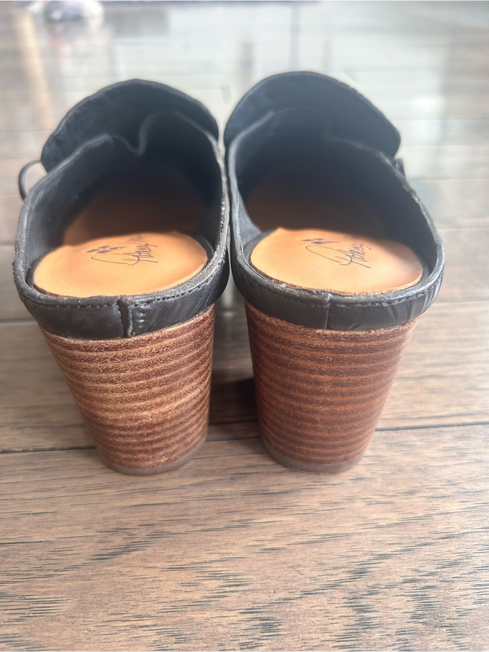 Patrica Nash Black Leather Clogs - Picture 6 of 7